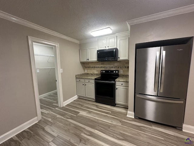 103 Ridley Ct, Warner Robins, GA 31088 - kitchen with black appliances, white cabinetry, backsplash, ornamental molding, and light wood-style floors