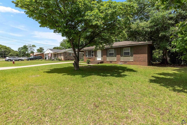 ranch-style house featuring a front lawn and brick siding