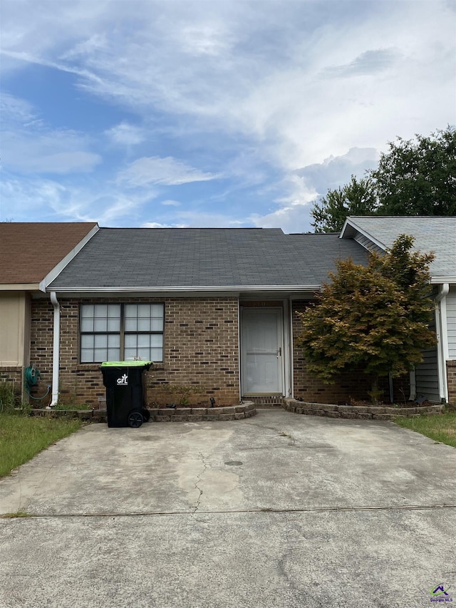 310 Westcliff Ctr, Warner Robins, GA 31088 - view of front of home featuring brick siding and a shingled roof