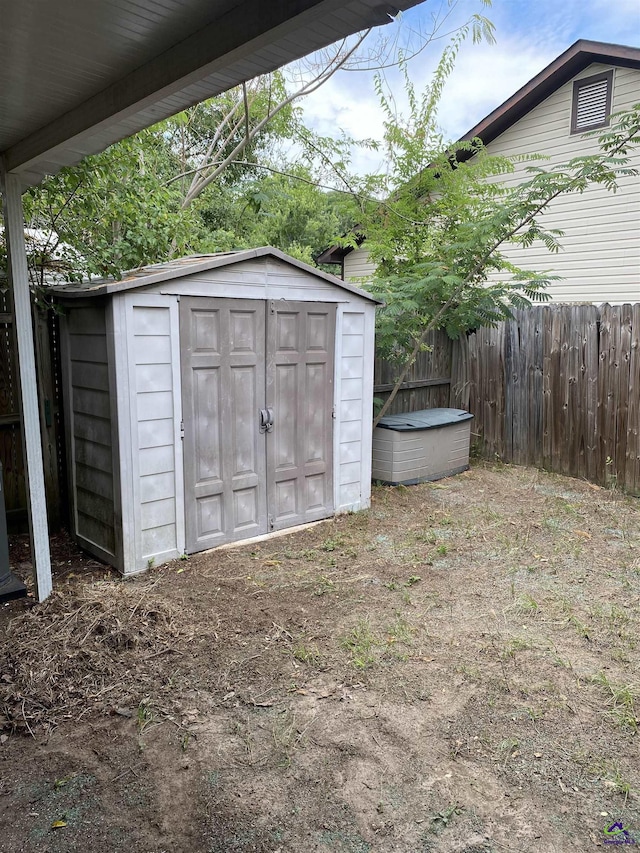 310 Westcliff Ctr, Warner Robins, GA 31088 - view of shed with fence