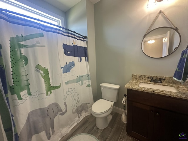 full bath with toilet, vanity, baseboards, wood finish floors, and a shower with curtain