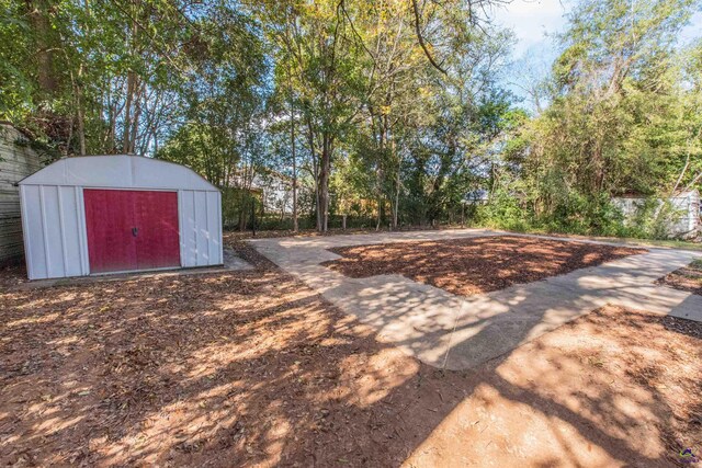 111 Briarwood Dr, Warner Robins, GA 31093 - view of yard with a shed and an outdoor structure