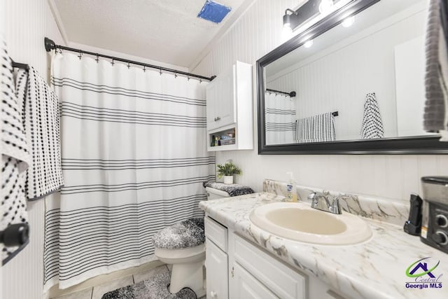 full bath featuring vanity, toilet, tile patterned flooring, a shower with shower curtain, and a textured ceiling