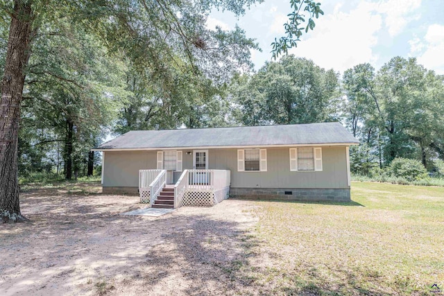 22 Waterford Way, Hawkinsville, GA 31036 - view of front of house featuring crawl space and a front yard
