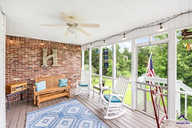 sunroom featuring a ceiling fan