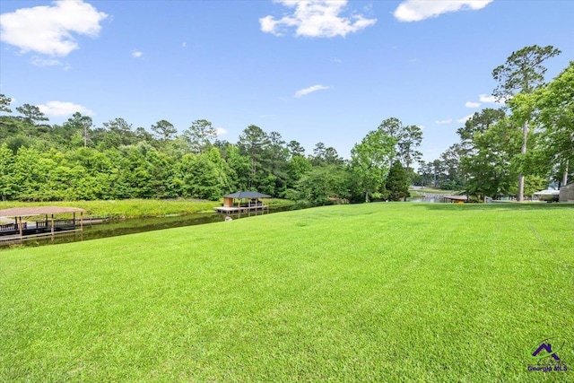 view of grassy yard with a water view