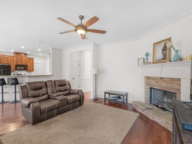 427 Oscar Ct, Mcdonough, GA 30252 - living area featuring dark wood-style floors, arched walkways, a ceiling fan, ornamental molding, and recessed lighting