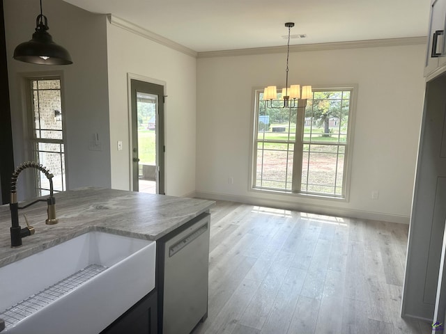 86 Camden Way, Hawkinsville, GA 31036 - kitchen featuring a sink, stainless steel dishwasher, plenty of natural light, a chandelier, and crown molding