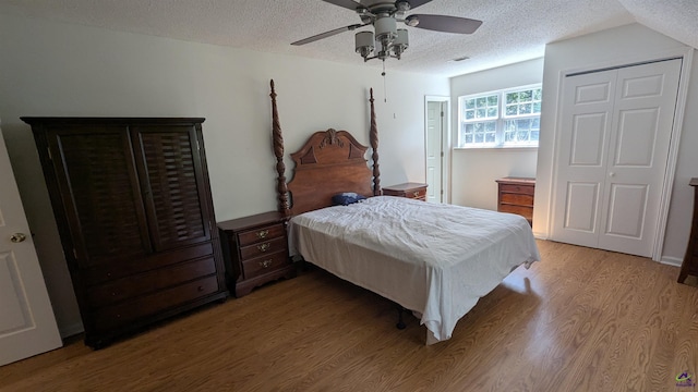 107 Whitney Ct, Warner Robins, GA 31088 - bedroom featuring wood finished floors, a textured ceiling, and a ceiling fan