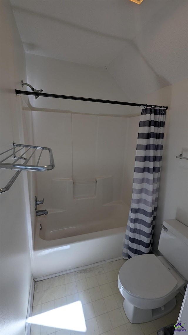 107 Whitney Ct, Warner Robins, GA 31088 - bathroom featuring toilet, shower / tub combo with curtain, and vaulted ceiling