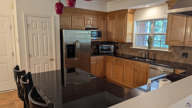 107 Whitney Ct, Warner Robins, GA 31088 - kitchen featuring stainless steel appliances, a sink, tasteful backsplash, range hood, and ornamental molding