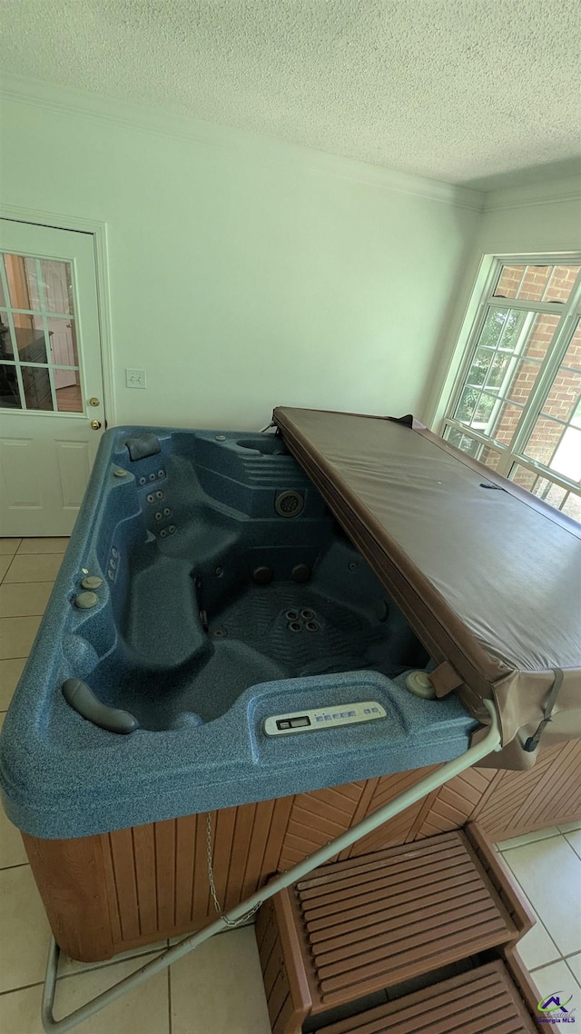 107 Whitney Ct, Warner Robins, GA 31088 - detailed view of a textured ceiling and a hot tub