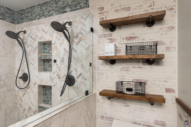207 Oak Forest Ln, Warner Robins, GA 31088 - bathroom featuring a tile shower