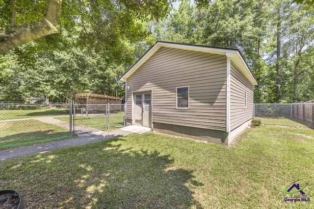 4407 Jones Rds, Macon, GA 31216 - view of outdoor structure featuring a gate