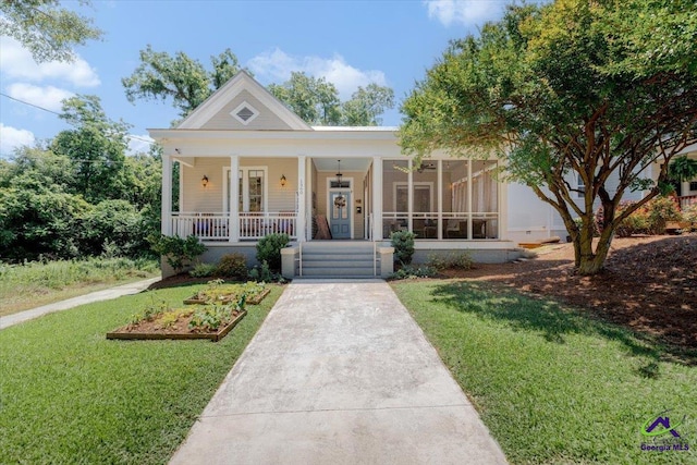 1360 Calhoun St, Macon, GA 31201 - view of front facade with a porch and a front yard
