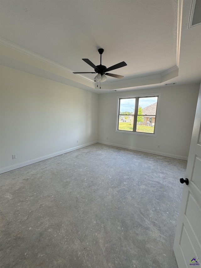 502 Otters Ridge Dr, Kathleen, GA 31047 - unfurnished room featuring a tray ceiling, ceiling fan, concrete flooring, and baseboards