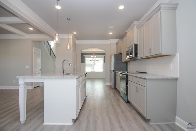 606 Samantha Brooke Way, Bonaire, GA 31005 - kitchen with stainless steel appliances, a sink, a center island with sink, arched walkways, and baseboards