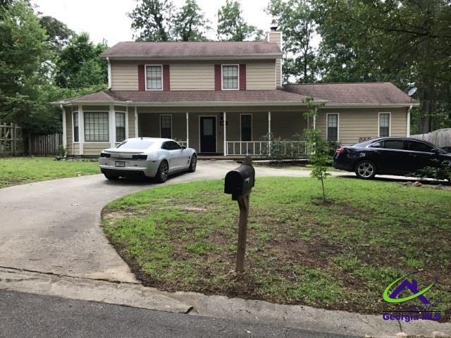115 Friar Tuck Ave, Warner Robins, GA 31088 - view of front of home with covered porch, driveway, and a chimney
