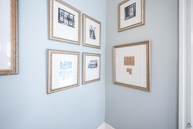 938 Park Pl, Macon, GA 31201 - detailed view of baseboards