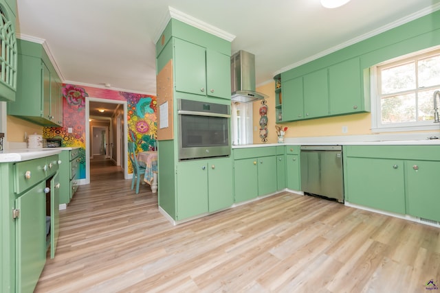 826 Edward Pl, Macon, GA 31204 - kitchen with stainless steel appliances, a sink, crown molding, light wood-type flooring, and light countertops