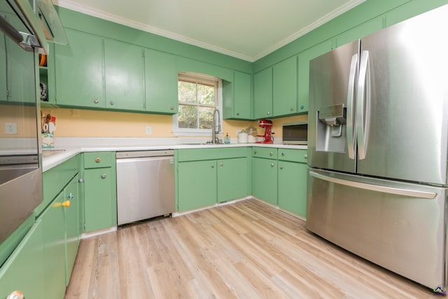 826 Edward Pl, Macon, GA 31204 - kitchen featuring stainless steel appliances, ornamental molding, a sink, light wood-style floors, and light countertops