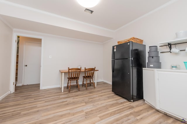 826 Edward Pl, Macon, GA 31204 - kitchen with freestanding refrigerator, light wood-style flooring, ornamental molding, and baseboards