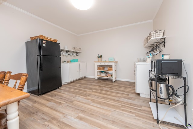 826 Edward Pl, Macon, GA 31204 - kitchen featuring freestanding refrigerator, crown molding, light wood finished floors, and baseboards