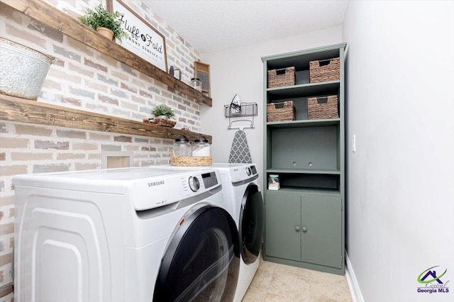 133 Gage Dr, Perry, GA 31069 - laundry area featuring washer and dryer, cabinet space, baseboards, and a textured ceiling