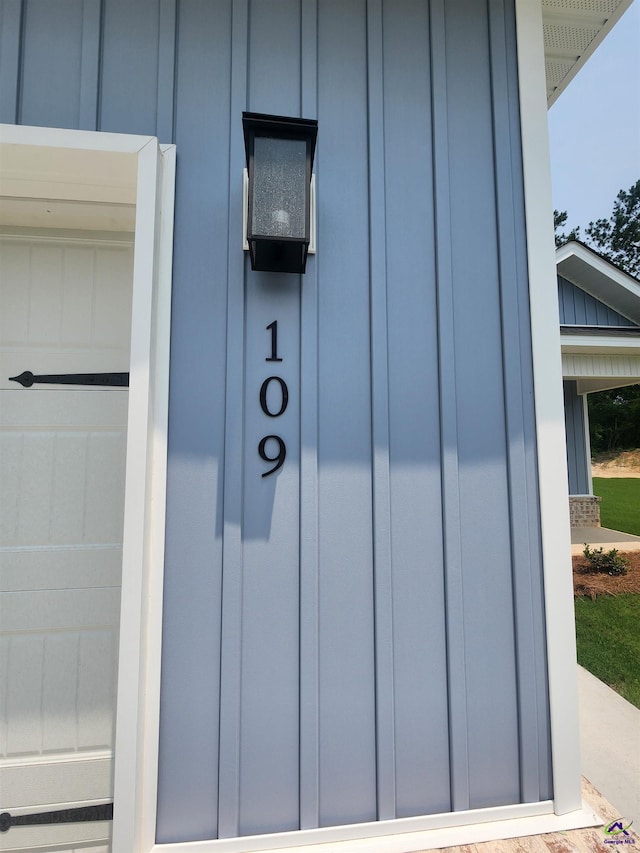 109 Silver Maple Ct, Byron, GA 31008 - exterior view of board and batten siding