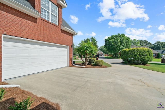 107 Rachael Ln, Warner Robins, GA 31088 - garage with concrete driveway