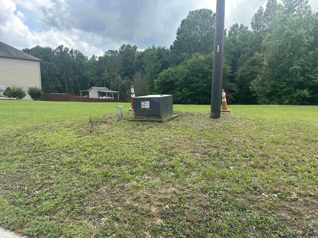 221 Olde Hickory Cir, Bonaire, GA 31005