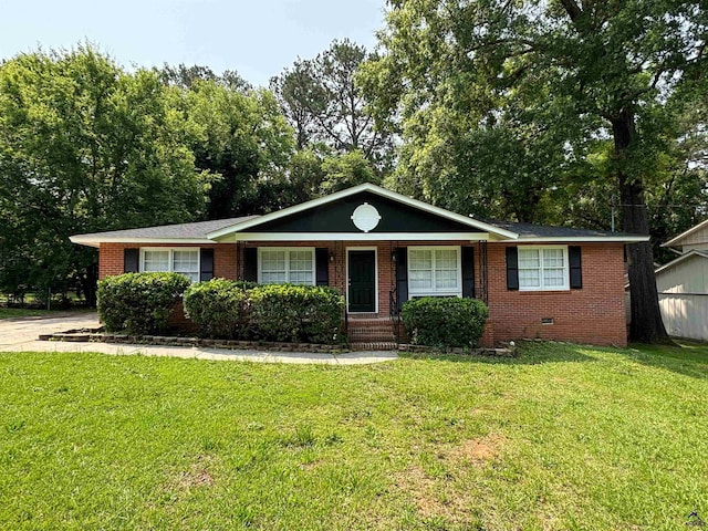 867 S Forest Lake Dr, Macon, GA 31201 - ranch-style house with covered porch, a front yard, and brick siding