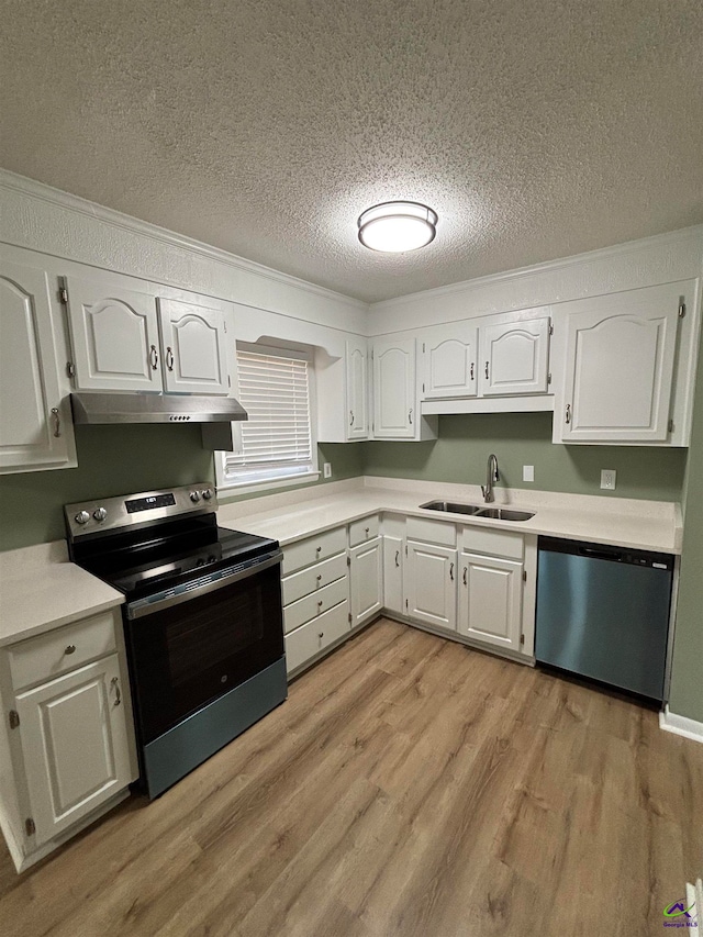 867 S Forest Lake Dr, Macon, GA 31201 - kitchen featuring stainless steel appliances, a sink, under cabinet range hood, white cabinets, and a textured ceiling