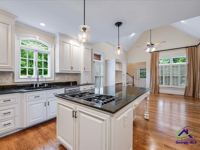 113 Troon Way, Macon, GA 31210 - kitchen featuring gas stovetop, a sink, light wood-type flooring, white cabinetry, and lofted ceiling
