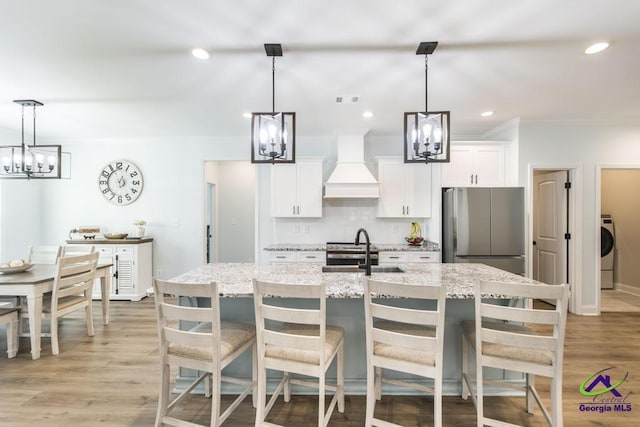 107 Field View Ln, Kathleen, GA 31047 - kitchen with a chandelier, custom exhaust hood, appliances with stainless steel finishes, a sink, and ornamental molding