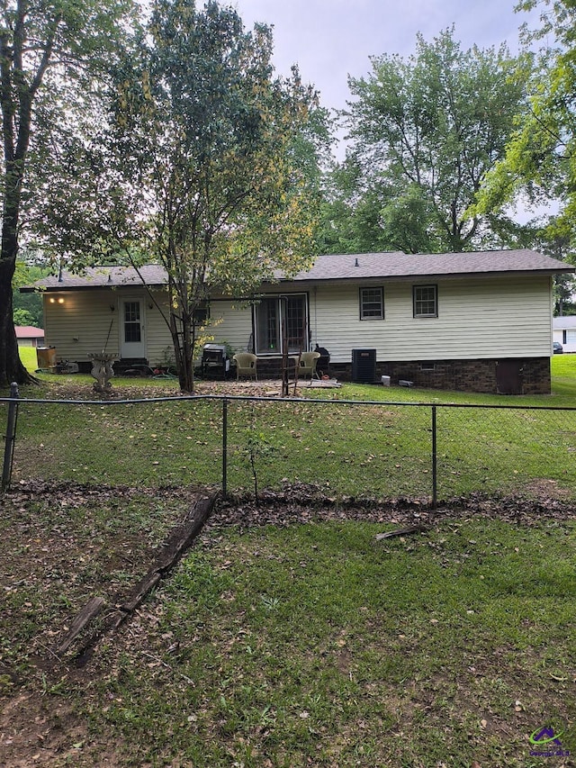 4726 Pine Valley Dr, Macon, GA 31219 - back of property with crawl space