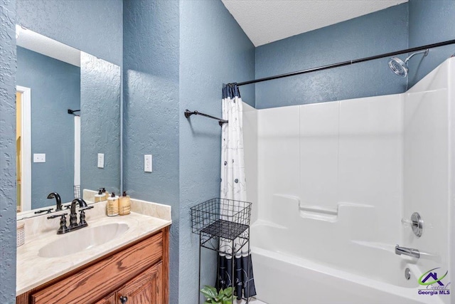117 Richfield Cir, Kathleen, GA 31047 - full bathroom with a textured wall, shower / tub combo, and vanity