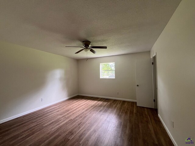 571 Duncan Ave, Unadilla, GA 31091 - unfurnished room with dark wood-style floors, a ceiling fan, baseboards, and a textured ceiling