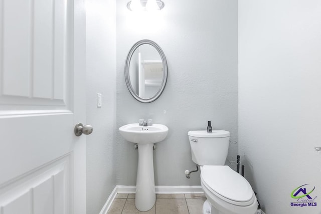 318 Flowing Meadows Dr, Bonaire, GA 31047 - bathroom featuring toilet, tile patterned flooring, baseboards, and a sink
