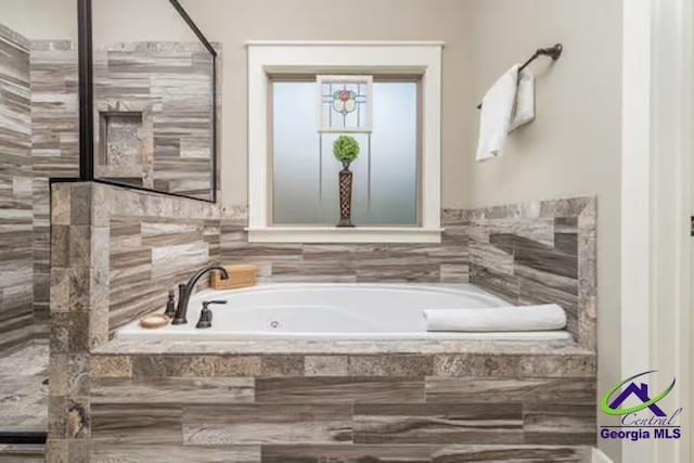 204 Bobtail Run, Kathleen, GA 31047 - full bath featuring a garden tub