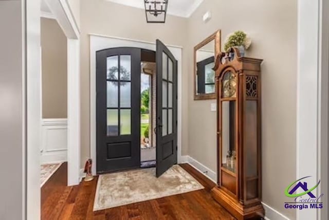 204 Bobtail Run, Kathleen, GA 31047 - foyer entrance with dark wood-style flooring and arched walkways