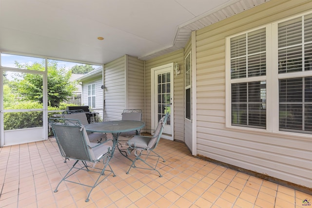 111 Venus Way, Bonaire, GA 31005 - sunroom featuring outdoor dining space