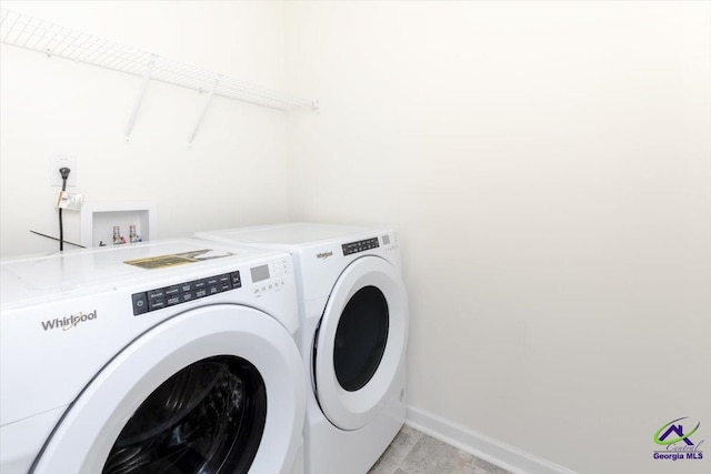111 Farmers Way, Perry, GA 31069 - laundry area featuring washer and clothes dryer and baseboards