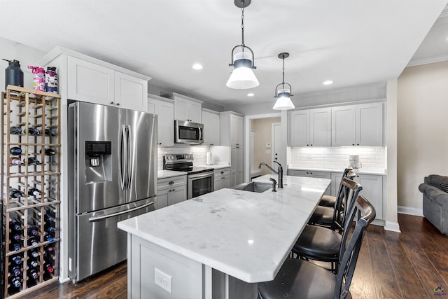 304 Kendall Ct, Perry, GA 31069 - kitchen featuring stainless steel appliances, tasteful backsplash, dark wood finished floors, an island with sink, and recessed lighting