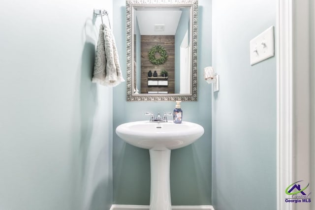 501 Adirondac Way, Bonaire, GA 31005 - bathroom featuring baseboards