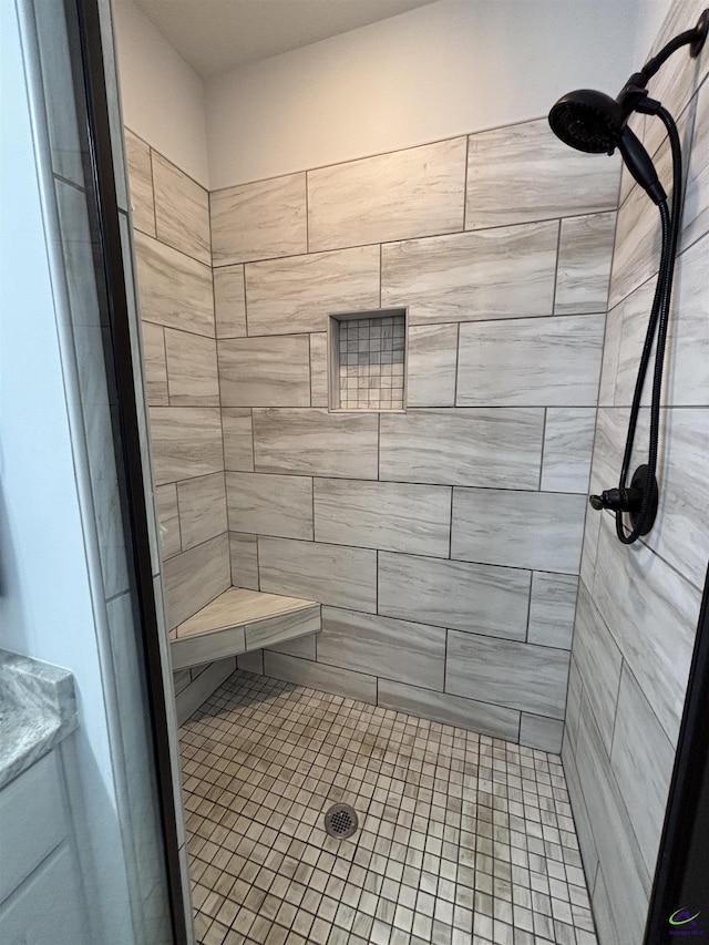 400 Rustic Live Oak Trl, Bonaire, GA 31005 - full bath with a tile shower
