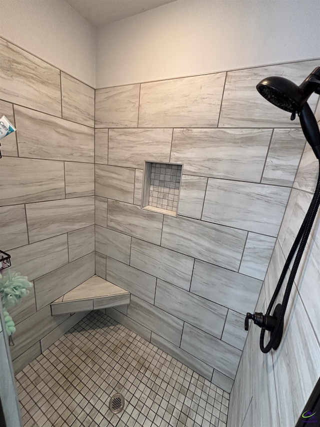 400 Rustic Live Oak Trl, Bonaire, GA 31005 - bathroom featuring tiled shower