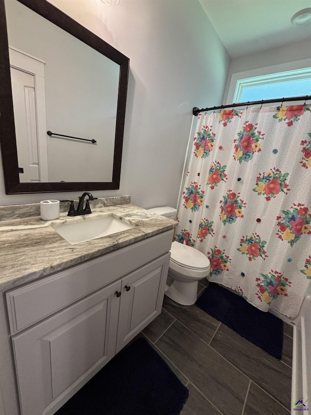 400 Rustic Live Oak Trl, Bonaire, GA 31005 - full bath featuring vanity and a shower with shower curtain