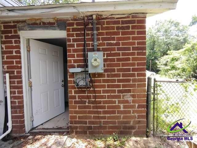 107 Roberts St, Warner Robins, GA 31093 - doorway to property with brick siding