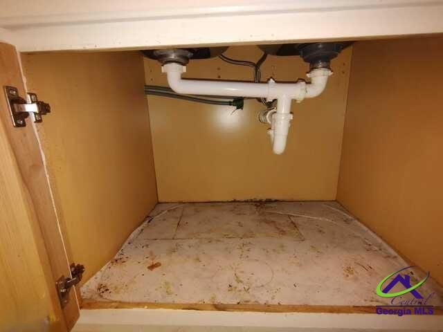 107 Roberts St, Warner Robins, GA 31093 - view of basement
